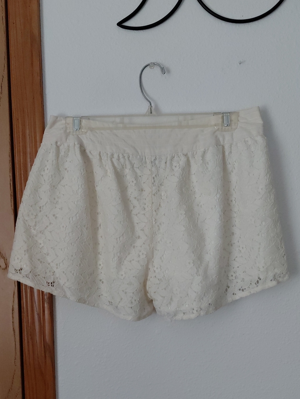 Women's Cream Lace Overlay Shorts with Front Zip. NWT - Picture 8 of 9